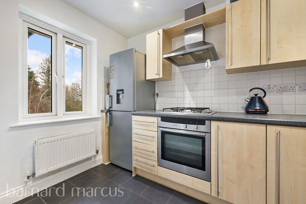 Property photo 2 of 8 Kitchen