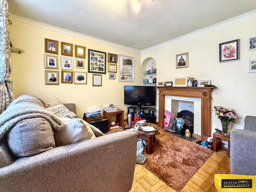 Property photo 2 of 14 Living Room