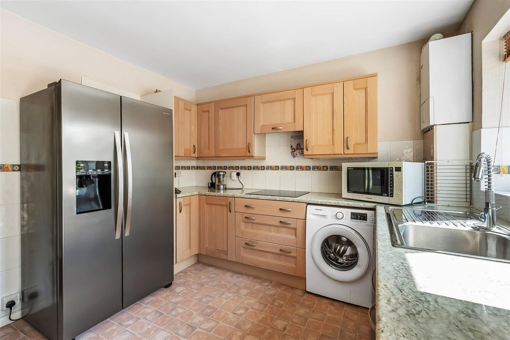 Property photo 2 of 13 10-Woodfield-Road-9.Jpg