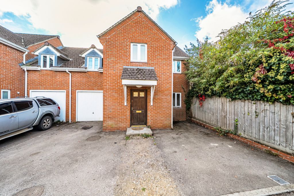 Property photo 1 of 13 15297222