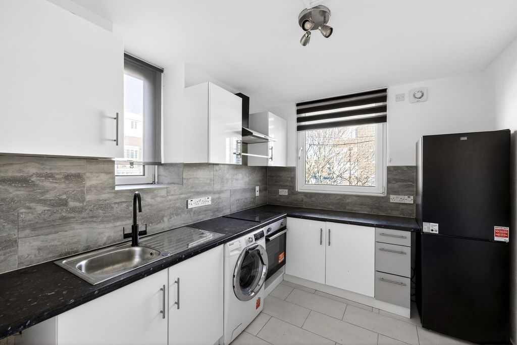 Property photo 3 of 20 Kitchen