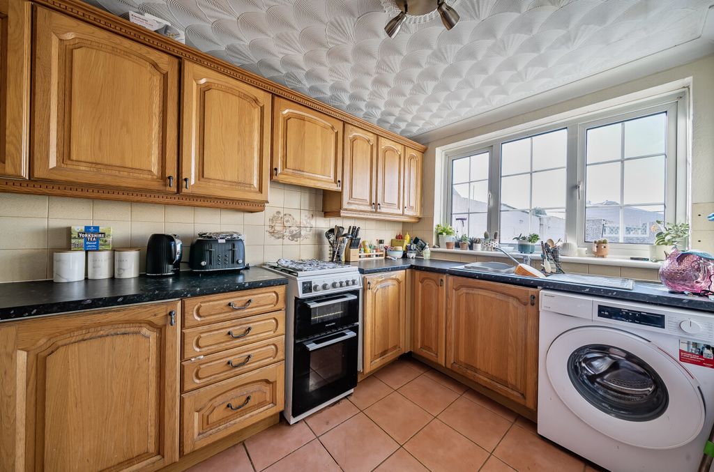 Property photo 3 of 13 1317839-19-68754d...