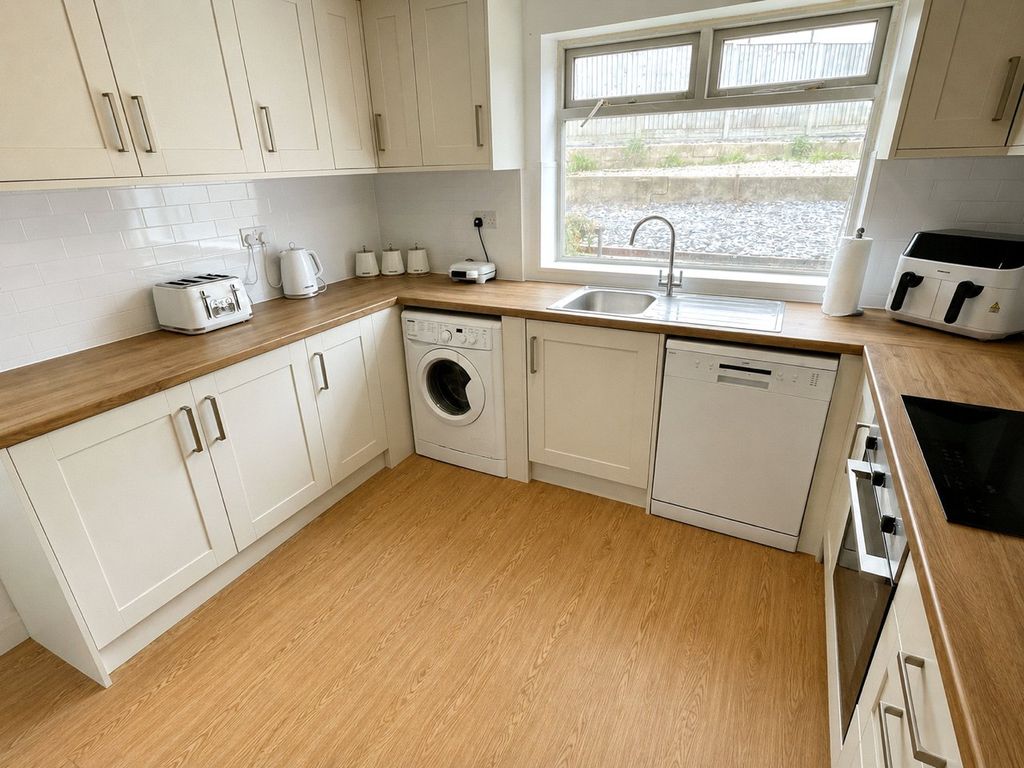 Property photo 1 of 18 Kitchen