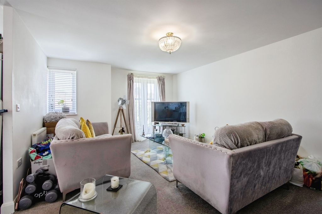 Property photo 2 of 10