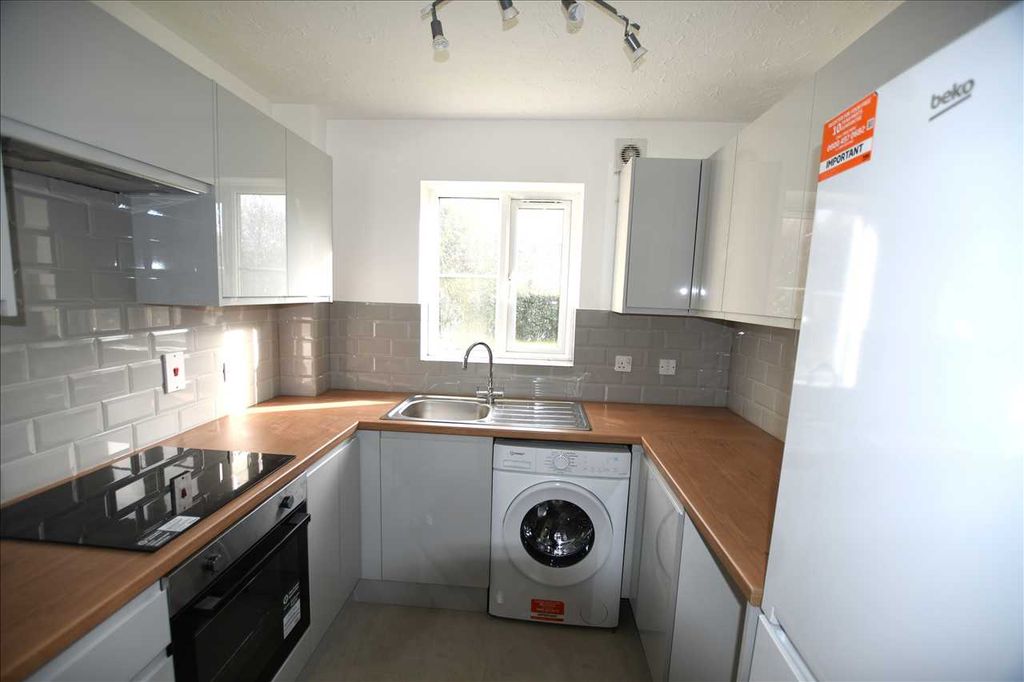 Property photo 3 of 5 Kitchen