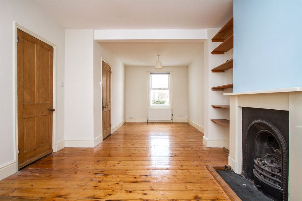 Property photo 2 of 22 Picture No. 31