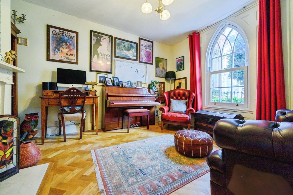 Property photo 3 of 18