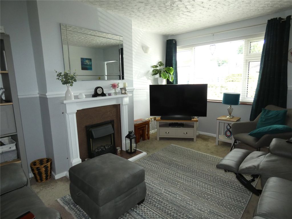 Property photo 2 of 15 Lounge