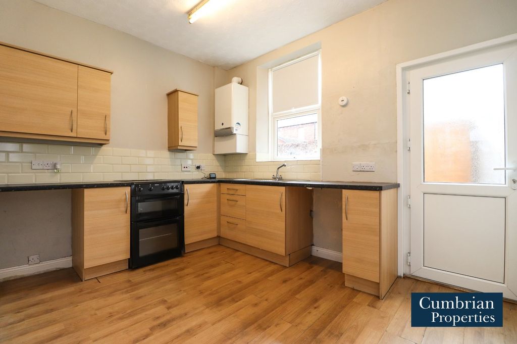 Property photo 2 of 11 Kitchen