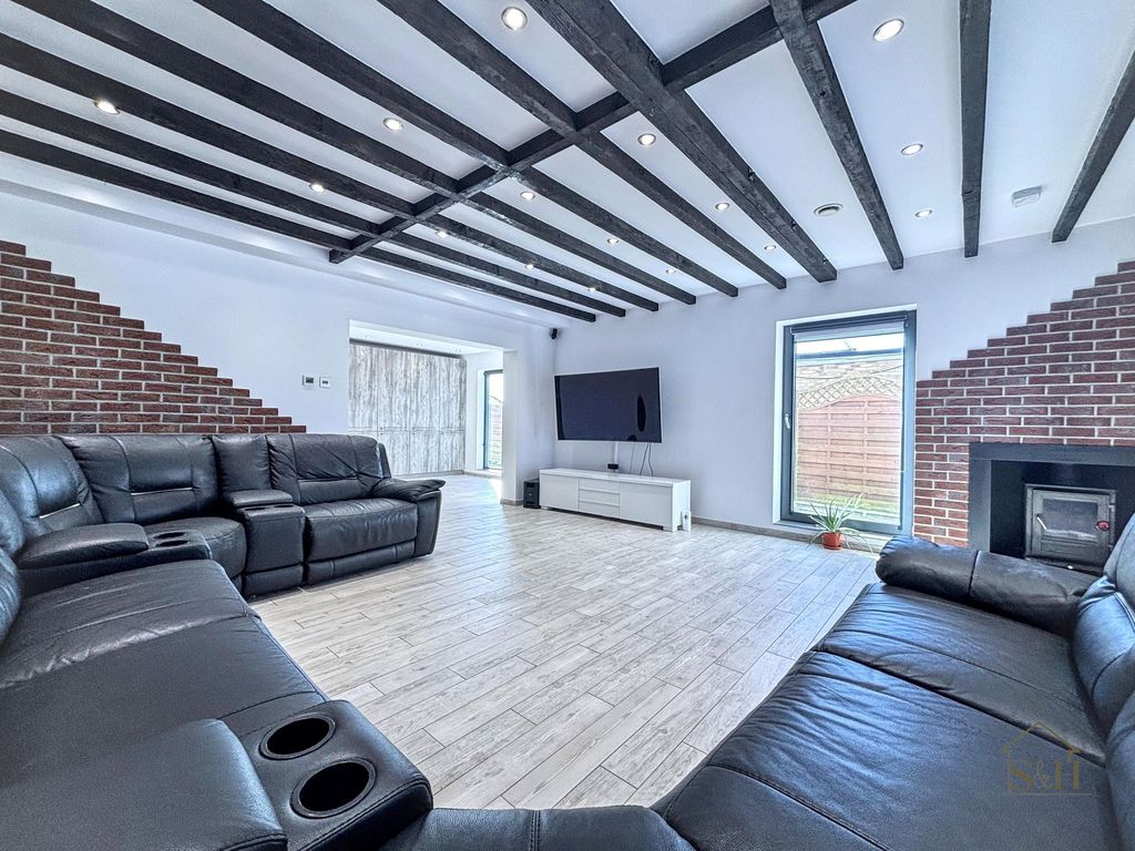 Property photo 3 of 35