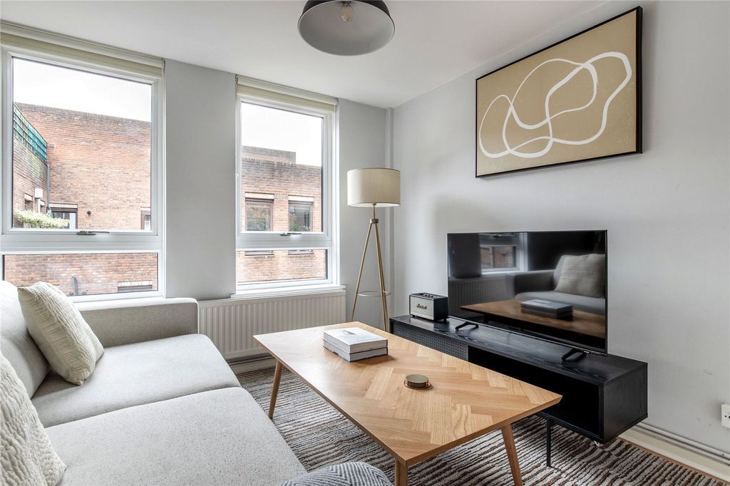 Property photo 3 of 8 Picture No. 18