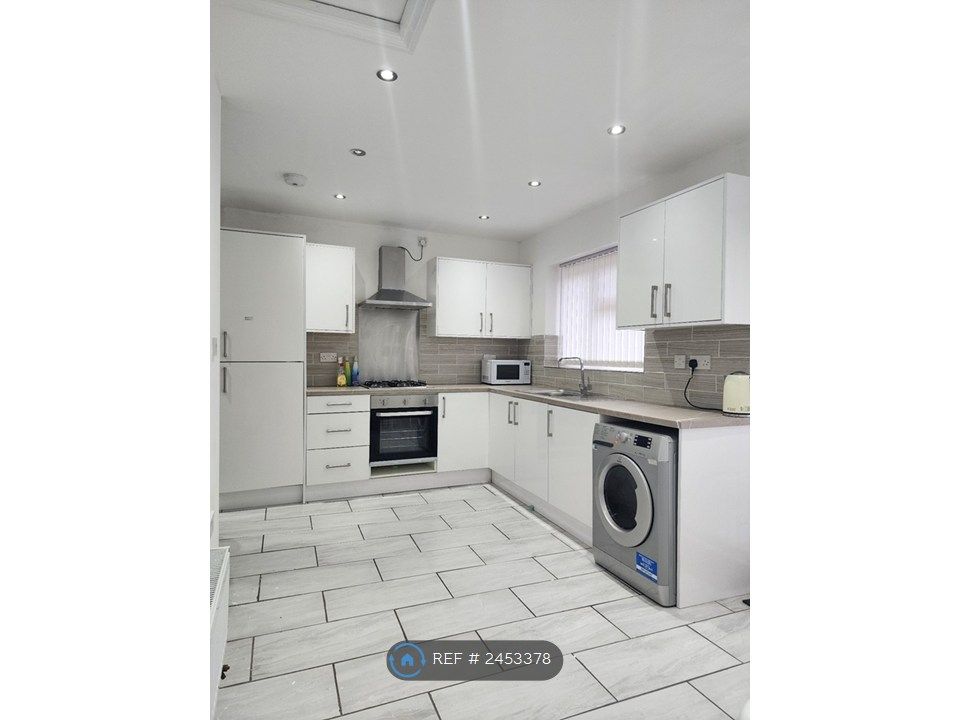 Property photo 1 of 17 Four Double Bed Town House