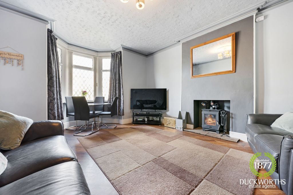 Property photo 2 of 33