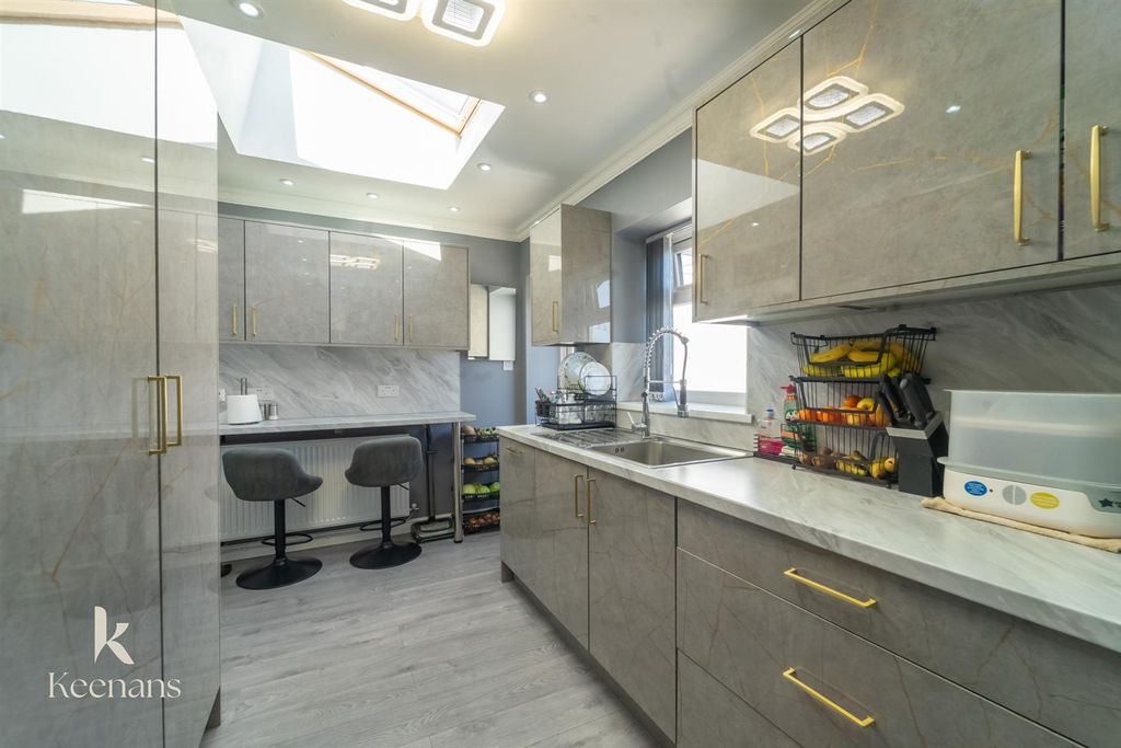 Property photo 3 of 33