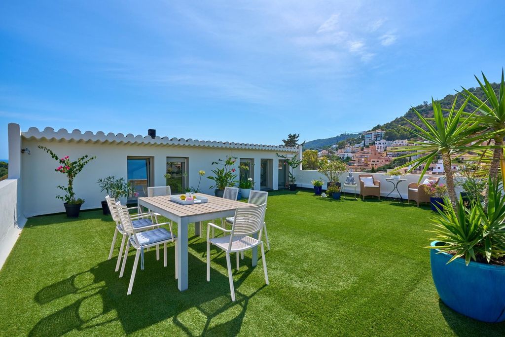 Property photo 2 of 48