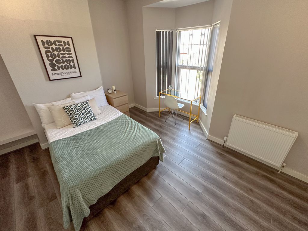 Property photo 3 of 8 2