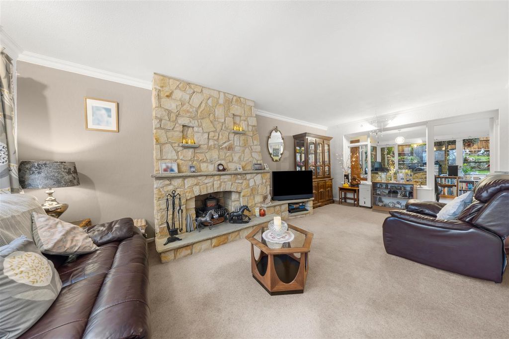 Property photo 2 of 20 Living Room