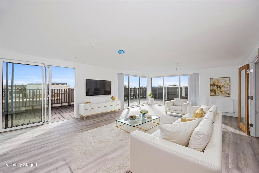 Property photo 1 of 24 Montague-Street