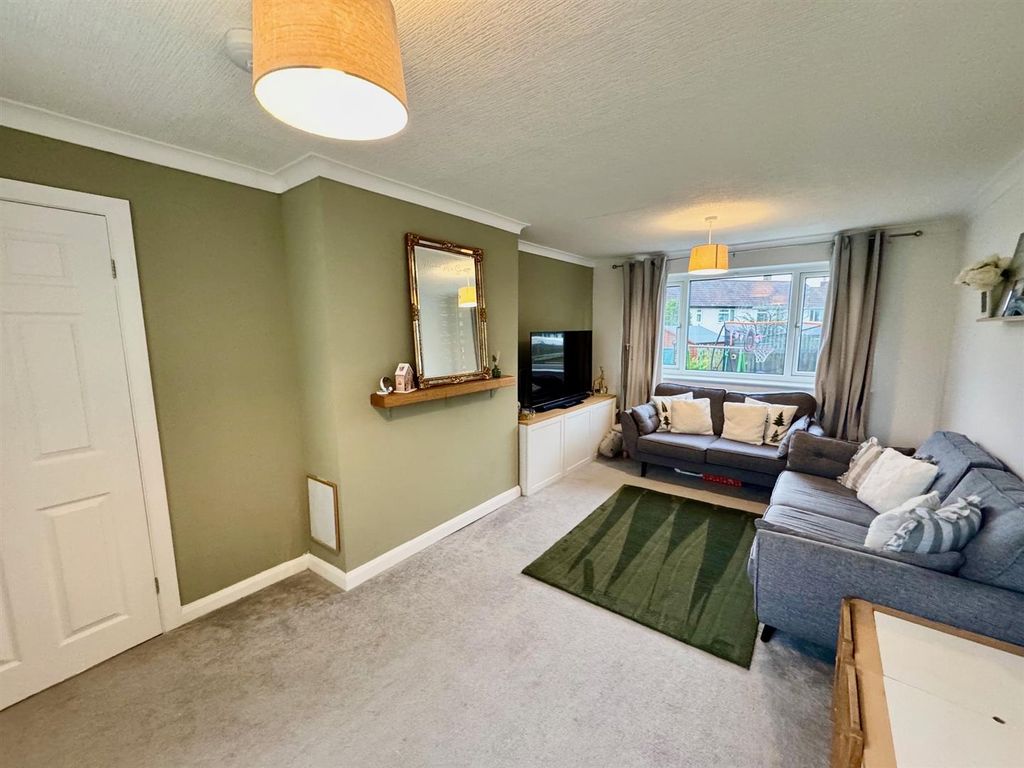 Property photo 3 of 19 Lounge 2.Jpg