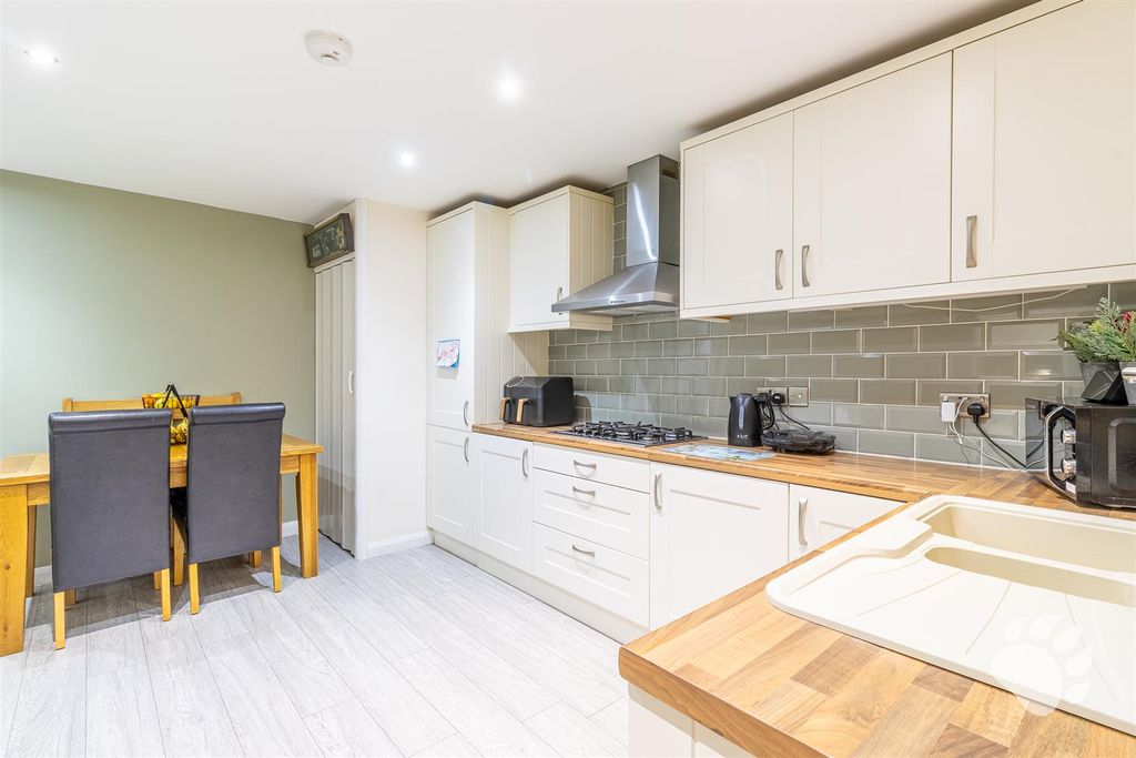 Property photo 3 of 21 Kitchen