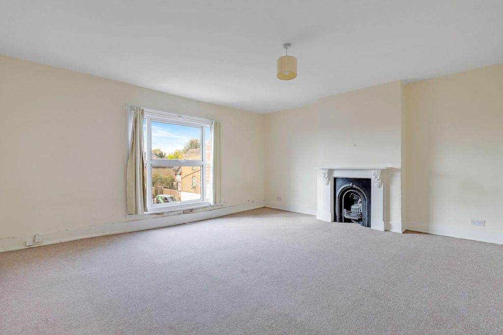 Property photo 3 of 15 06-09E6Jhpropworld - 41 Sydenham Road -28-Medium.J