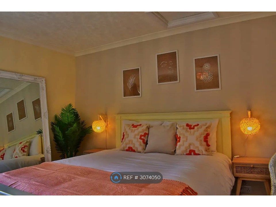Property photo 1 of 20 Master Bedroom