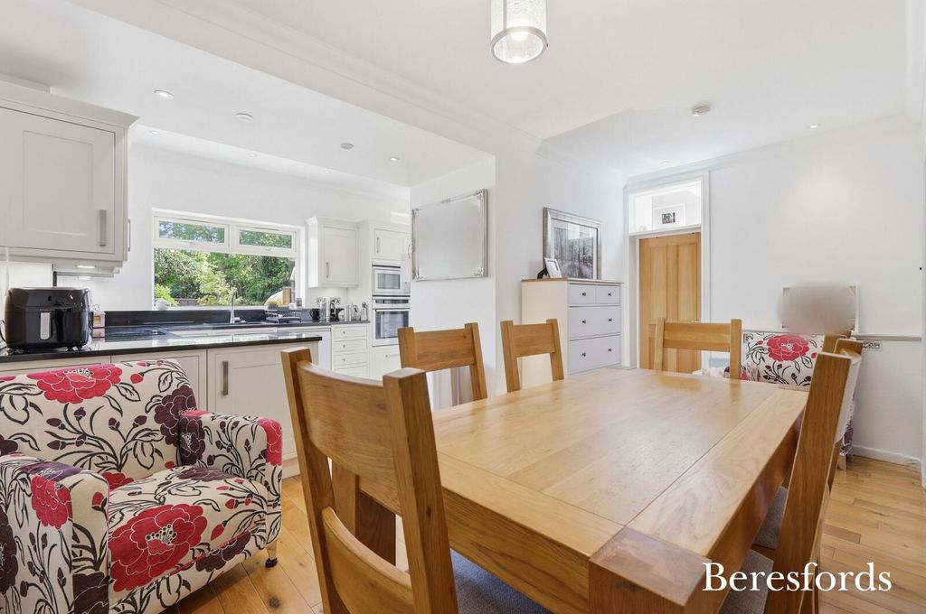 Additional image 9 of 4 bed semi-detached house for saleSeabrook Gardens, Romford RM7