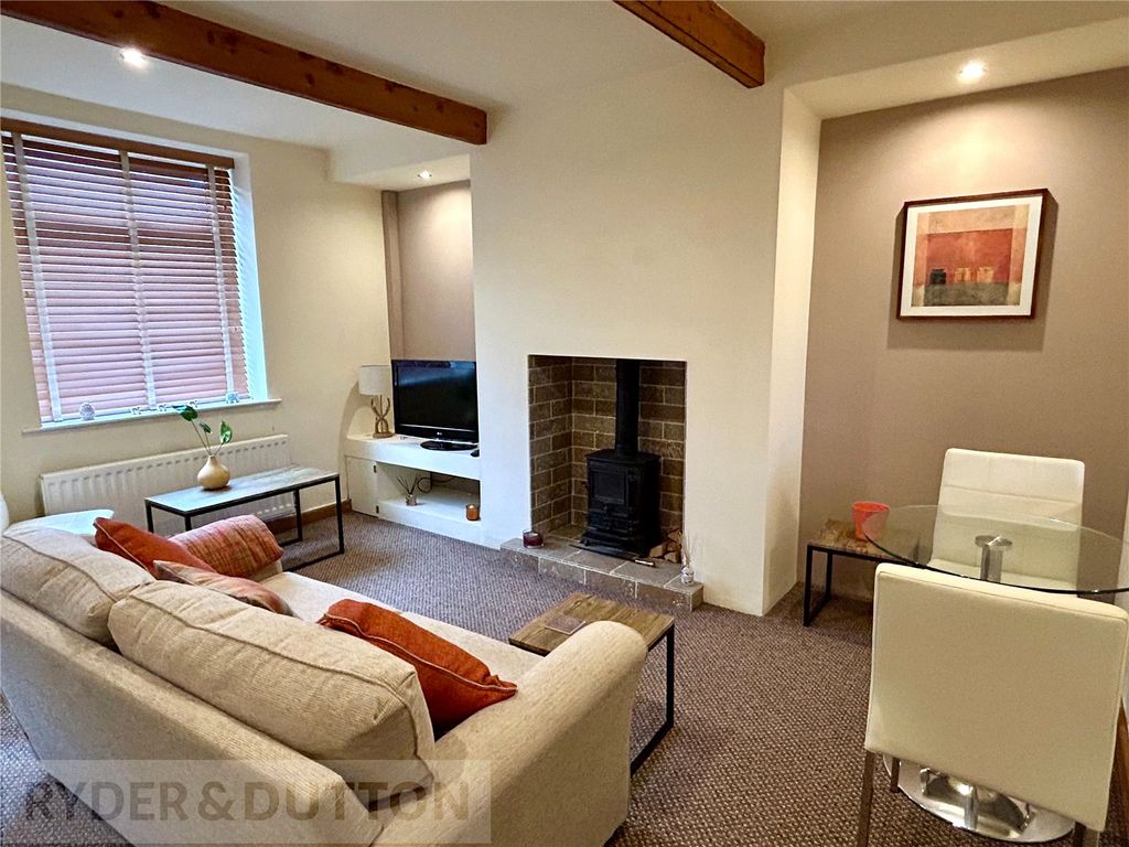 Property photo 2 of 11 Lounge