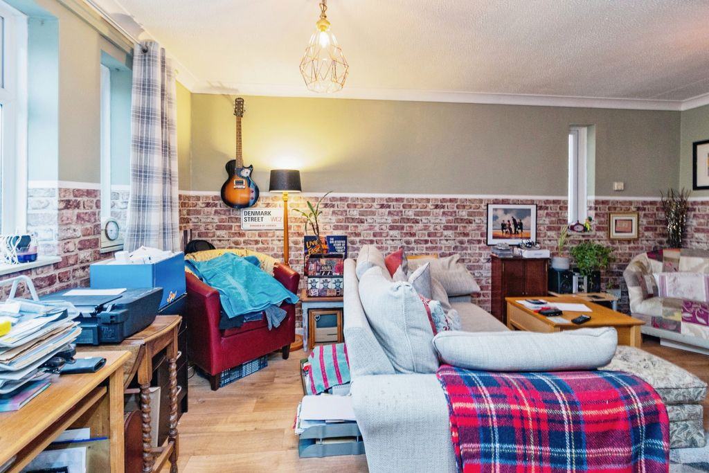 Property photo 2 of 17 Photography