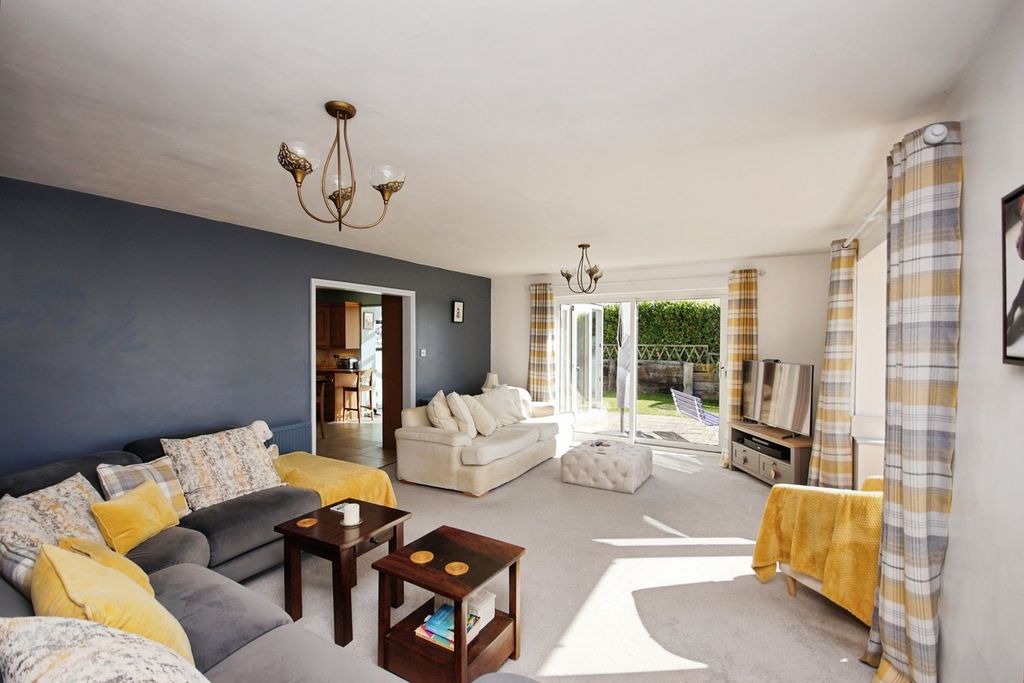 Property photo 2 of 22