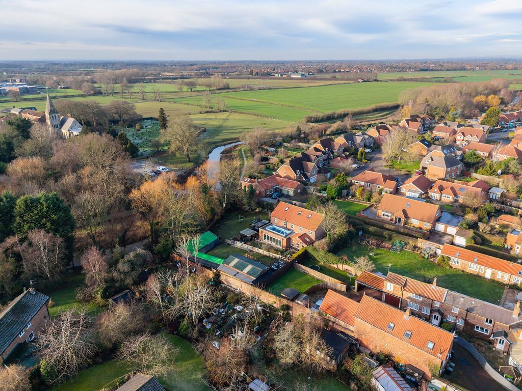 Property photo 2 of 31