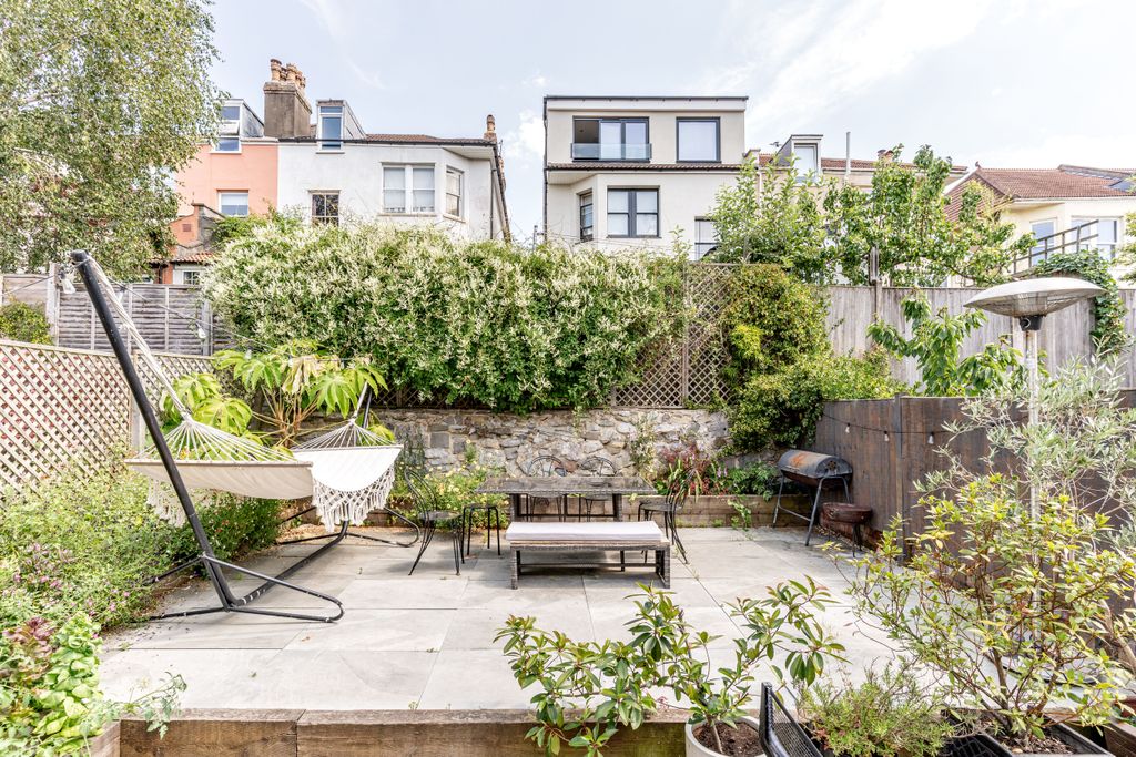 Property photo 2 of 15 A7403717-15