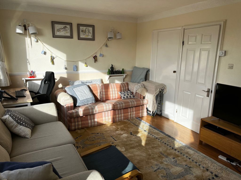 Property photo 1 of 7 3 Bedroom Apartment For Rent