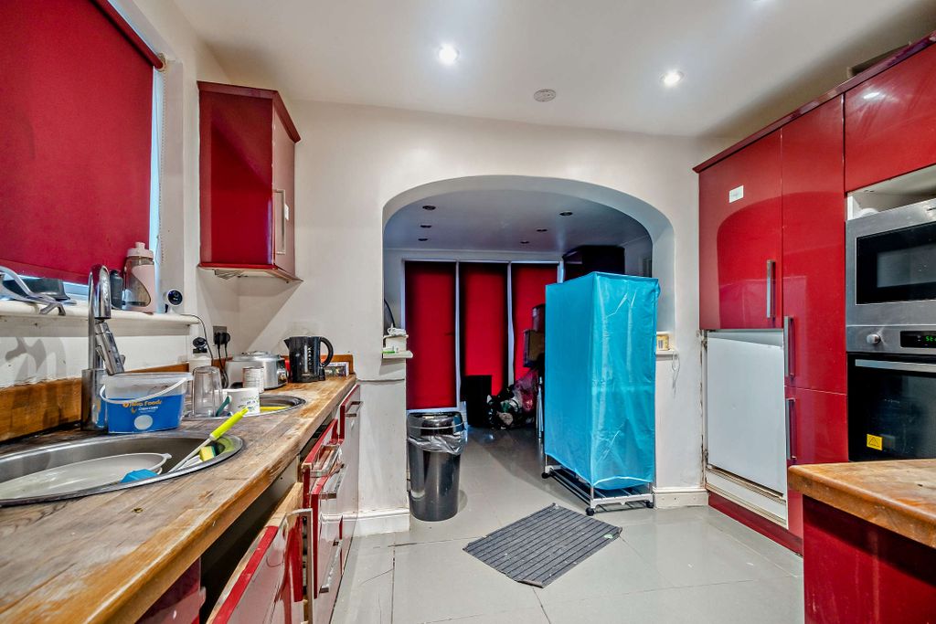 Property photo 2 of 16