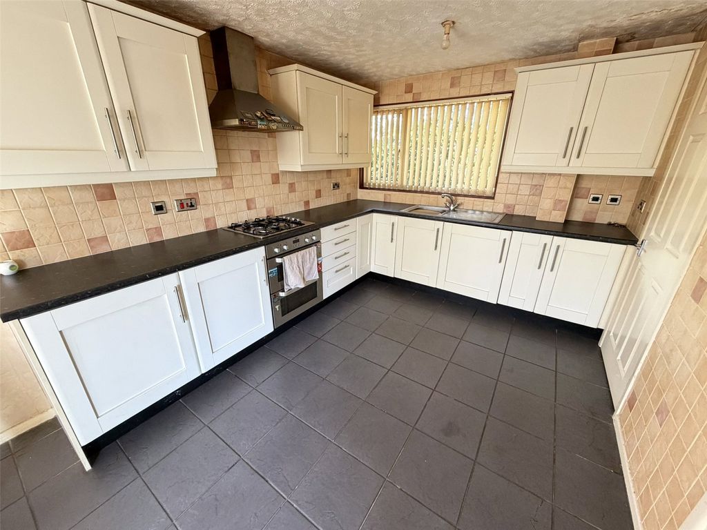 Property photo 2 of 16 Picture No. 11