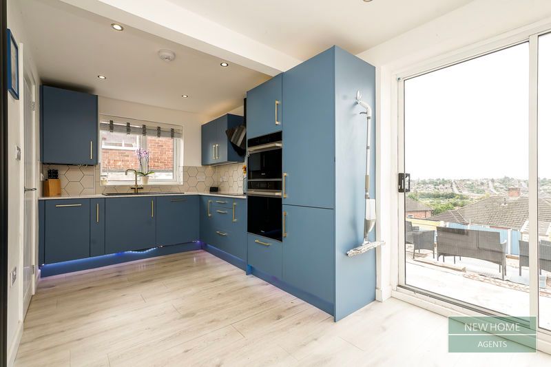 Property photo 3 of 18 Photo 12