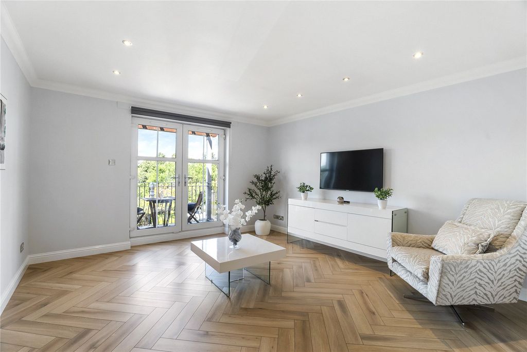 Property photo 2 of 21 152E Queens Road