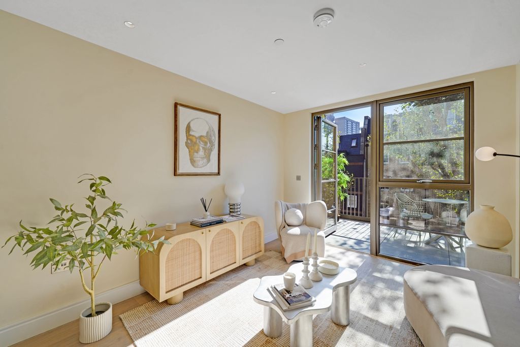 Property photo 3 of 9 08-4Ab3Jus04017.Jpg