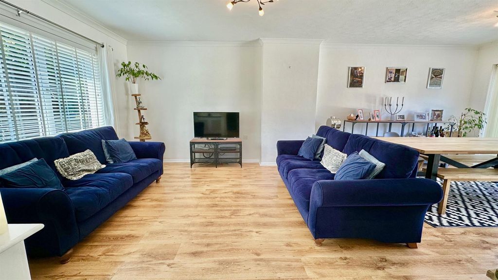 Property photo 1 of 28