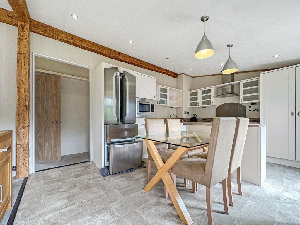 Property photo 2 of 14 Aee11F2498c3314Aa464F17896d664Cae67B5E49.Jpg