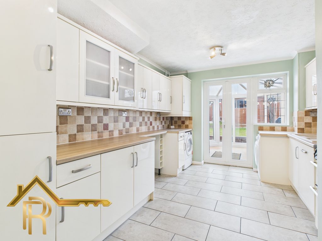 Property photo 3 of 23 Kitchen