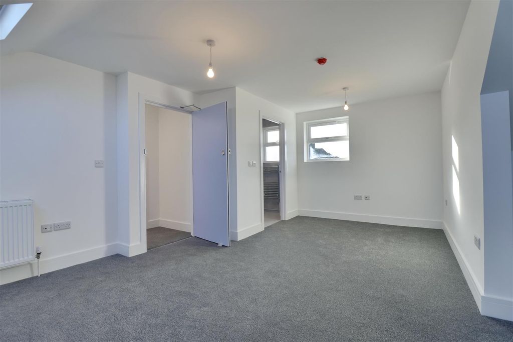 Property photo 1 of 6 8D64A12C-9Aec-404F-B562-D984C39543CD_1_201_A.Jpeg