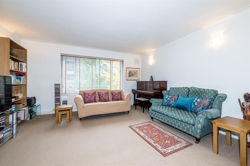 Property photo 1 of 13 Photo 0