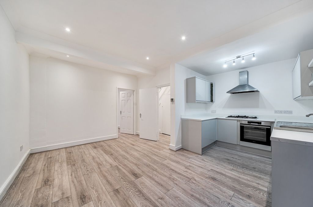 Property photo 2 of 19 1393146-9-694181c...