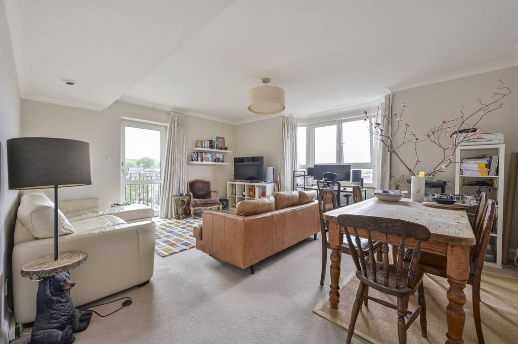 Property photo 3 of 10