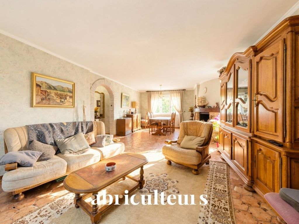 Property photo 2 of 13