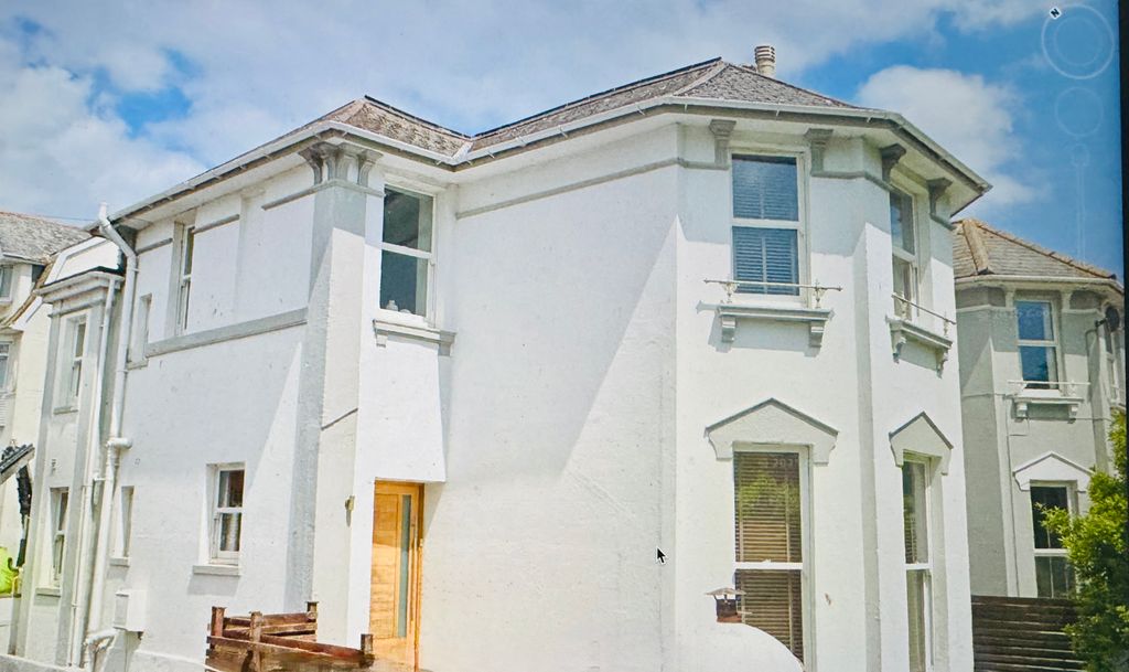 Property photo 1 of 30 House