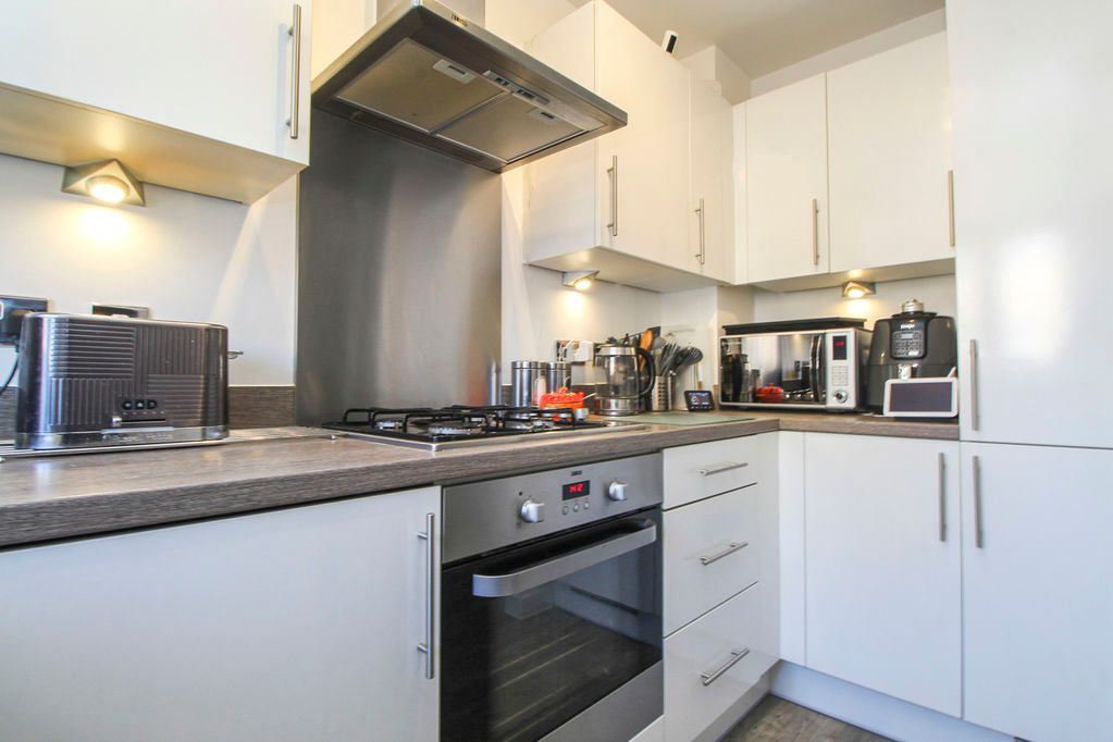 Property photo 3 of 19 Kitchen