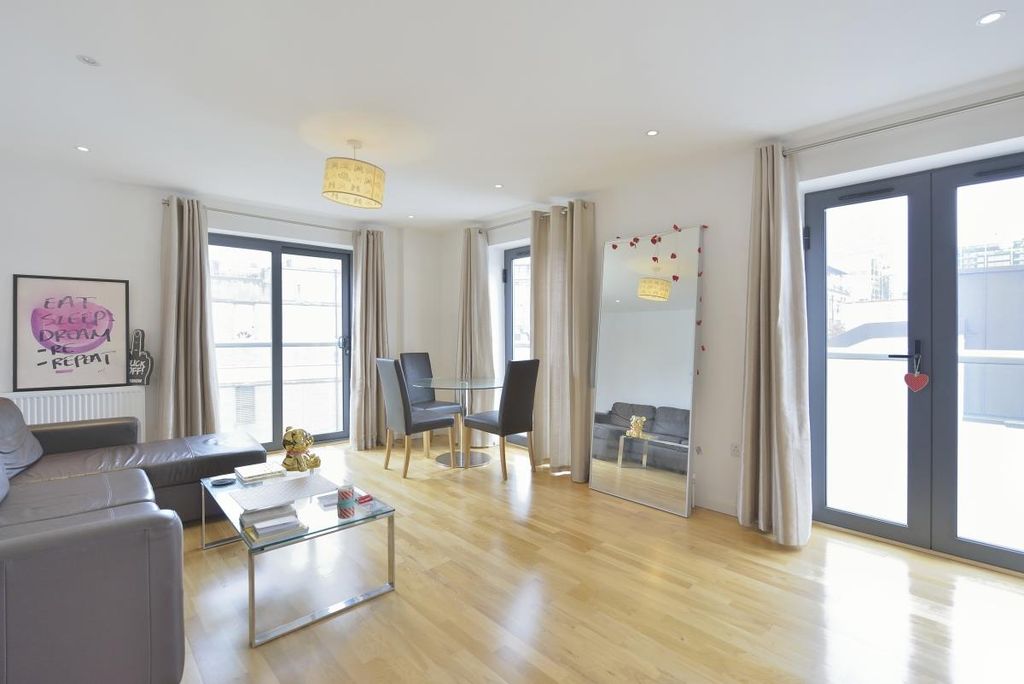 Property photo 1 of 7 Lounge.Jpg