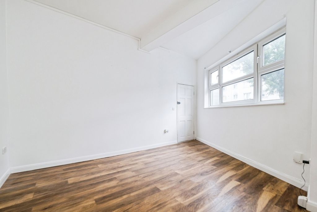 Property photo 3 of 17 Photo